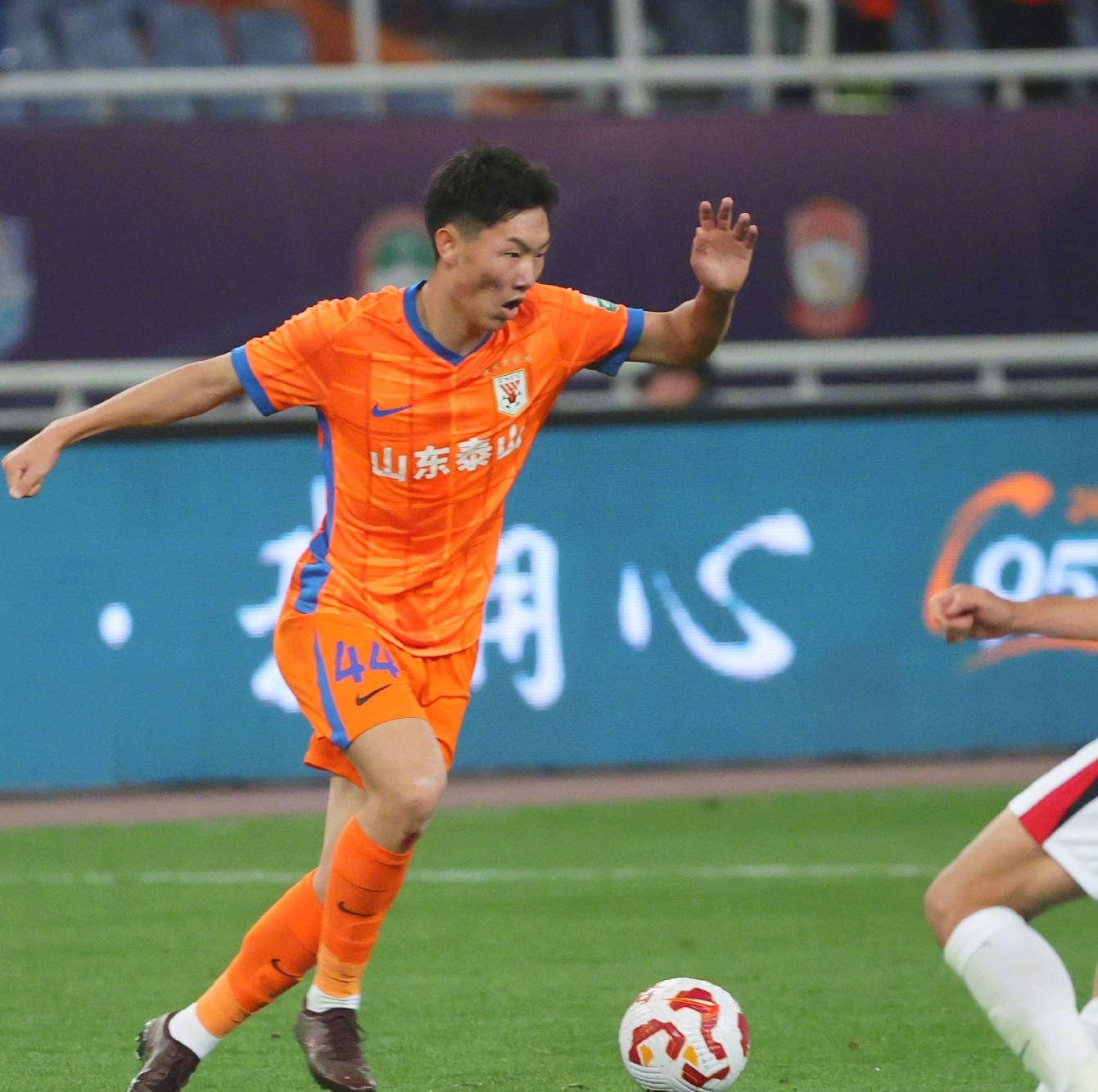 山东泰山迎国王杯关键赛,冲刺阶段豪取连胜,球迷炸锅,轮换策略成焦点(山东泰山足球比赛直播) 山东泰山迎国王杯关键赛,冲刺阶段豪取连胜,球迷炸锅,轮换策略成焦点(山东泰山足球比赛直播)